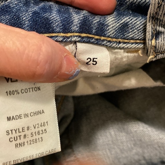 Vervet Straight Legged Distressed Button Fly Jeans Size 25 in Like New Condition - Picture 7 of 11